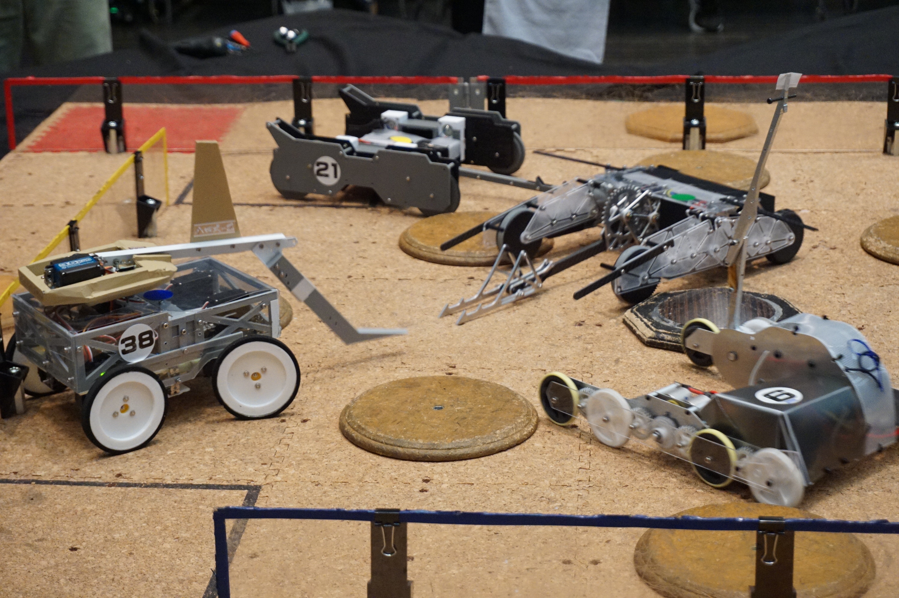 第35回小型ロボット競技会“ＢRＡＶＥ”－ＣＬＵＢ ＷＡＤ－集合写真