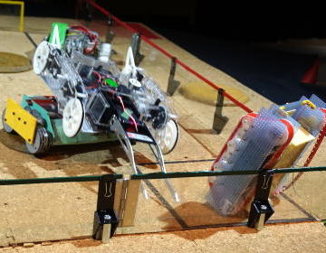 小型ロボット競技会“ＢＲＡＶＥ”ブレイブーＣＬＵＢＷＡＤクラブワッド−
