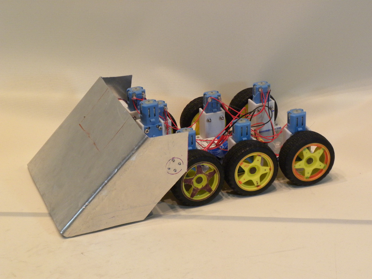 第30回小型ロボット競技会“ＢＲＡＶＥ”－ＣＬＵＢ ＷＡＤ－敢闘賞「冠頡の破車」